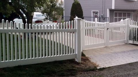 Vinyl fencing, vinyl privacy fences, MA, RI, affordable vinyl fencing, PVC fences, residential fencing
